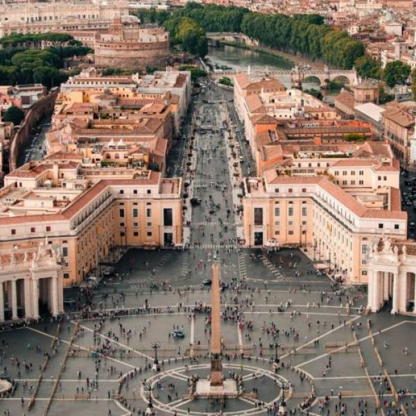 Festeggia il Capodanno 2024 nella zona del Vaticano a Roma