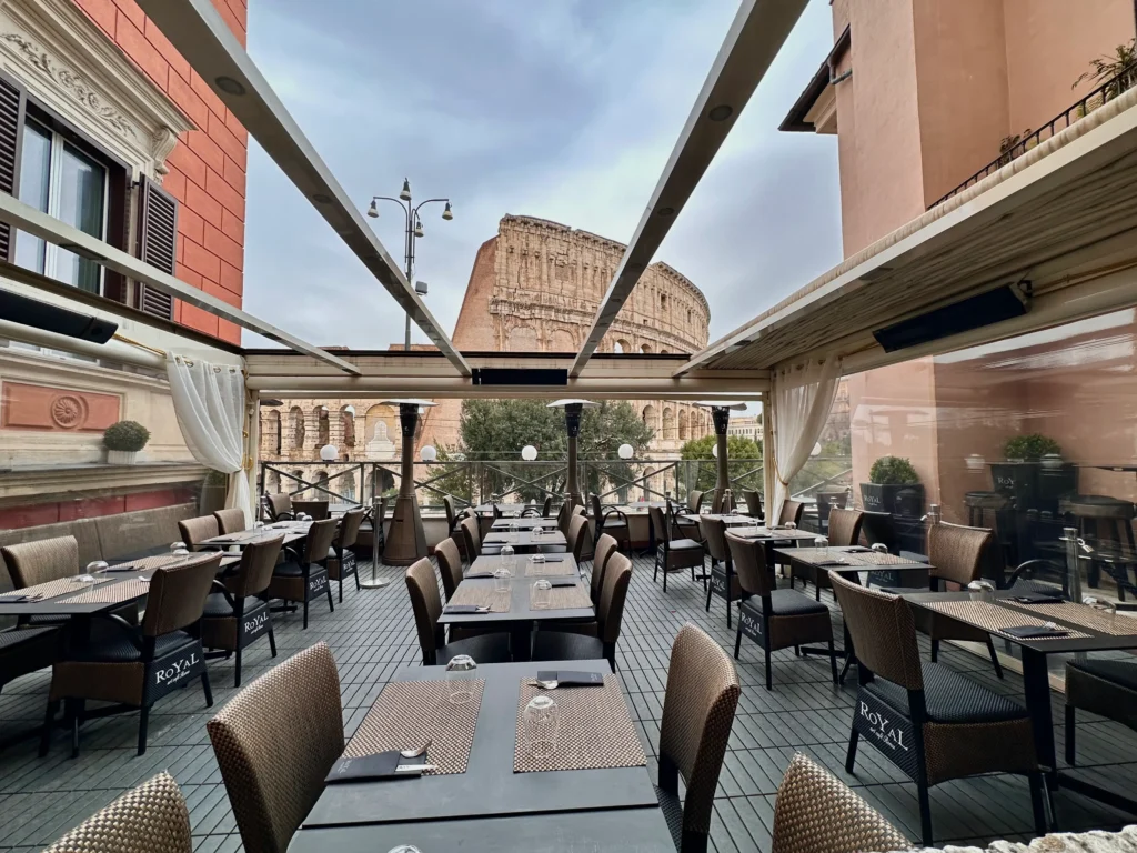 vista sul colosseo del royal art cafè